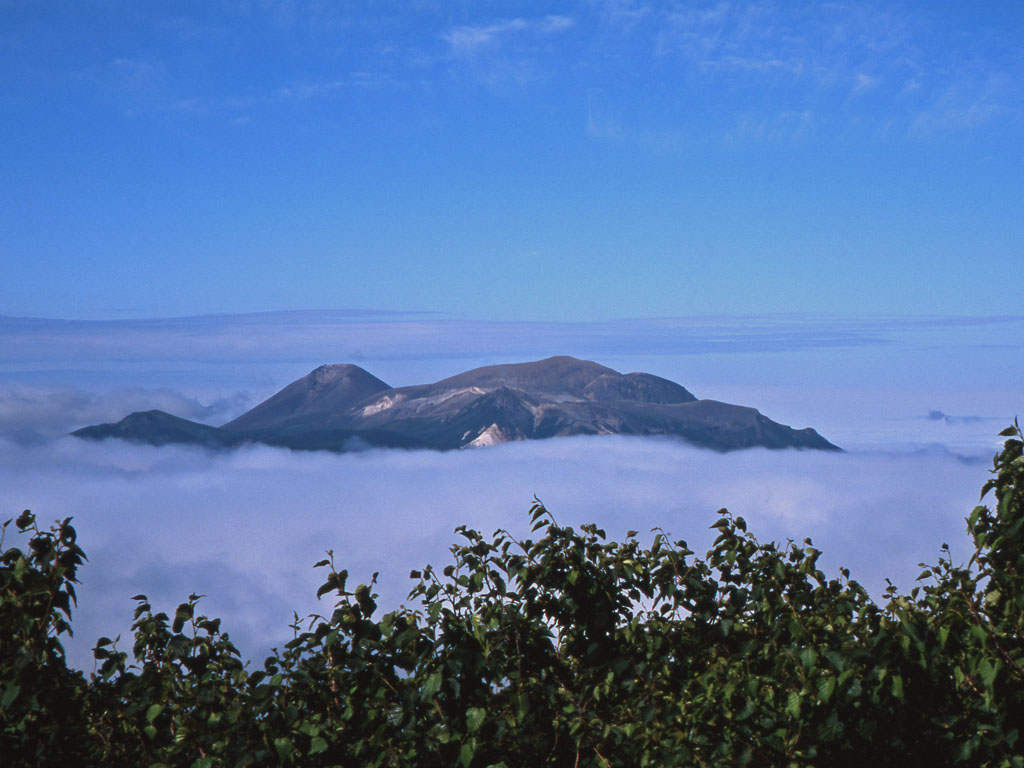 雌阿寒岳と阿寒富士