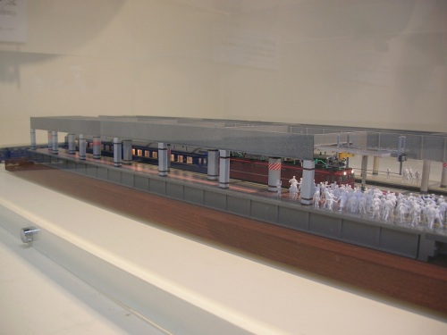 5　鉄道模型ショウ2015　上野駅13番ホーム　ジオラマ　.JPG