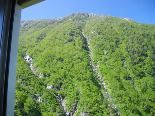 木曽駒ヶ岳ロープウェイ車窓 (3).JPG