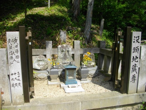 天目山景徳院武田勝頼墓所 (4) (500x375).jpg