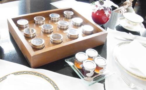20121215リッツ・カールトン　３お茶を選ぶ.jpg