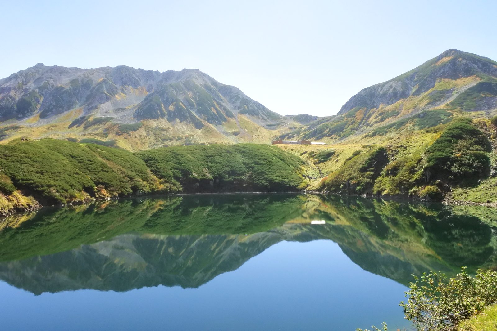 立山・黒部アルペンルートと富山県の鉄道を巡る旅 朝の室堂高原を散歩 
