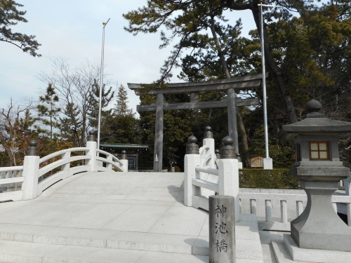 寒川神社三の鳥居.JPG