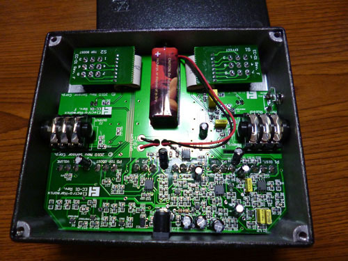 Electro_Harmonix_Metal_Muff_battery.jpg
