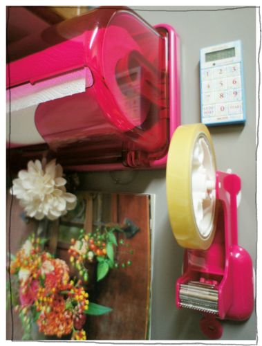 100円ショップ　ダイソー　テープカッター　ウエットティッシュ