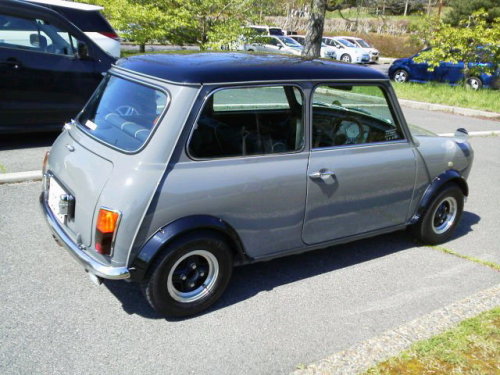 野呂山山頂（洗車後のミニクーパー）斜め後ろ