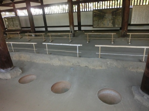 東司　内部.JPG