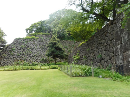 金沢城東ノ丸北面石垣.JPG