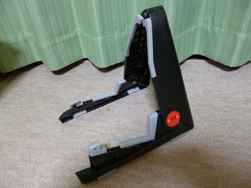 aroma_ukulele_stand_open.jpg