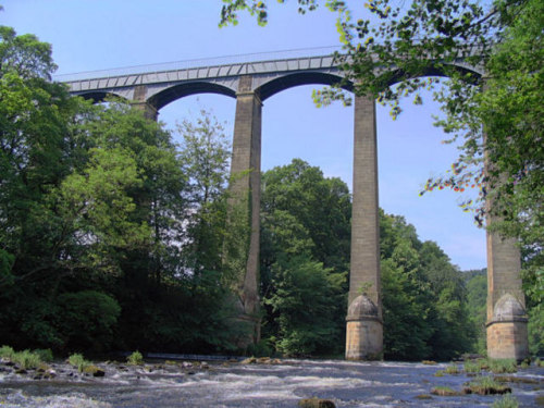 Under_Pontcysyllte.jpg