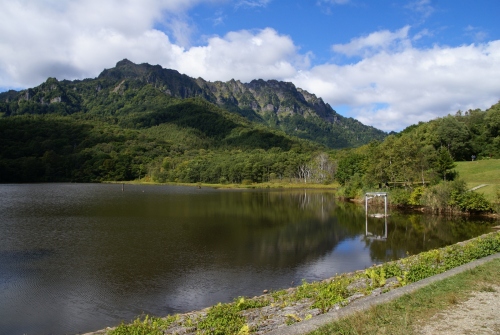 戸隠山と鏡池２０１２９月２８日 (1900x1272).jpg