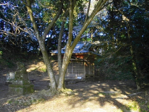 高塚山高塚不動尊奥の院 (3) (500x376).jpg