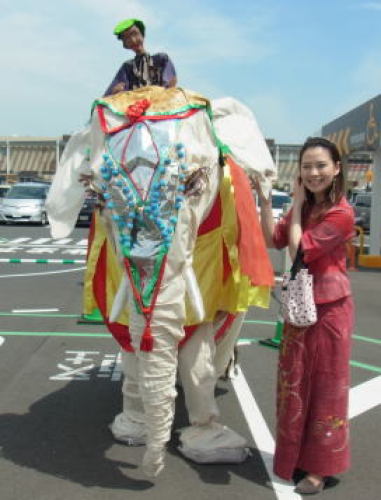 20120429レイクタウン タイフェア象の着ぐるみ.jpg