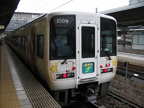 アンパンマン列車_2007年7月岡山駅_10_ss.jpg