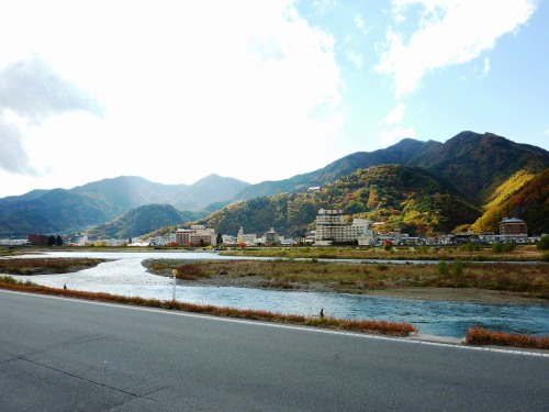 上山田温泉と千曲川.jpg