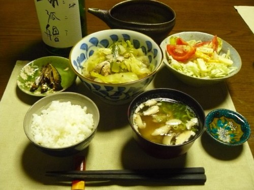 P1760268 (640x480)140621夕食　全景豆腐と椎茸の味噌汁、小鮎の佃煮と･･･.jpg