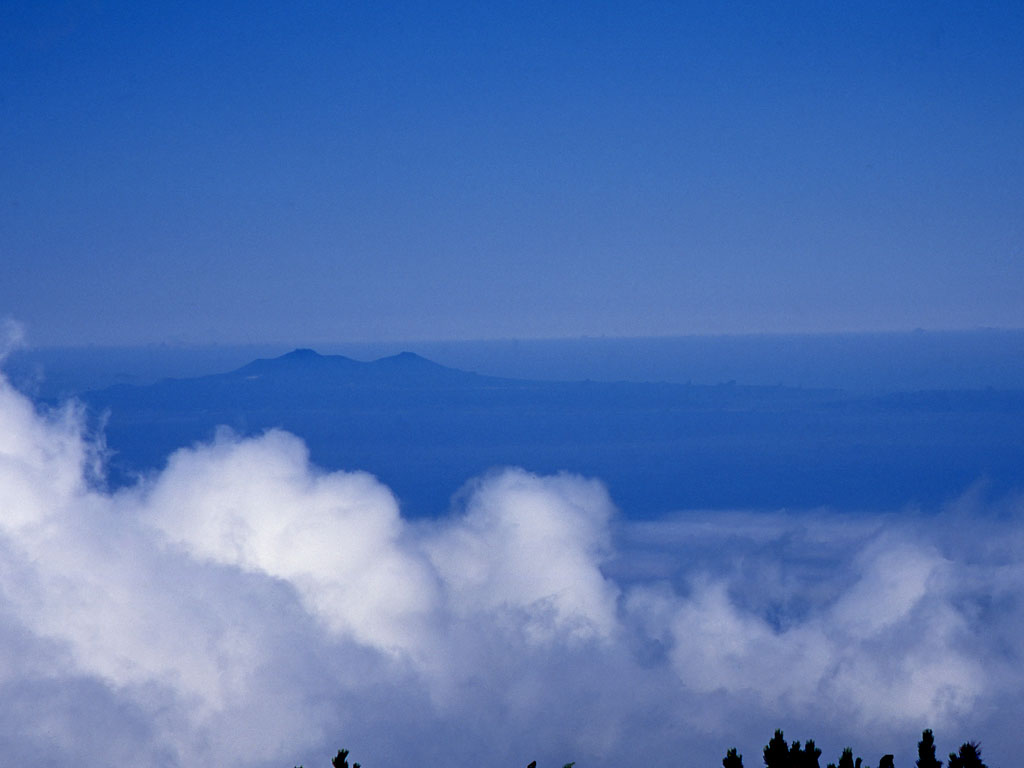 羅臼岳から国後島