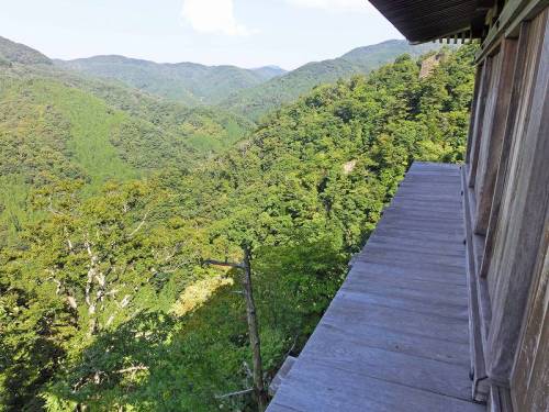 三徳山三佛寺067（文殊堂からの眺め）.jpg