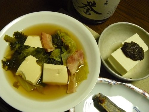 P1750567 (640x480)140518夕食　豆腐とベーコン白菜の炊いたんと冷奴の蕨叩き載せ.jpg