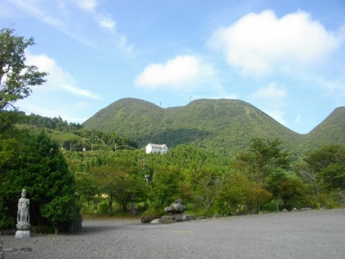 東海道箱根宿元箱根お玉観音堂上二子山 (500x375).jpg