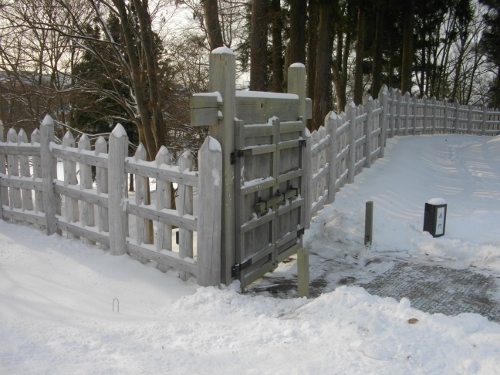 根城本丸搦め手門 (500x375).jpg