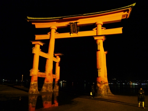 厳島人神社　大鳥居