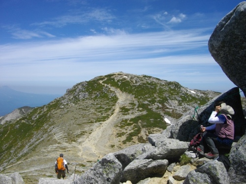 木曽駒ヶ岳中岳より木曽駒山頂.JPG