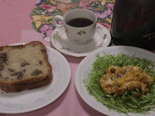 納豆オムレツとくるみパンとブレンディ　 (1).JPG