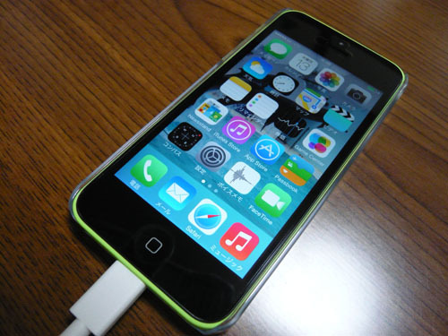 toughness_lightning_1m_with_iphone5c.jpg