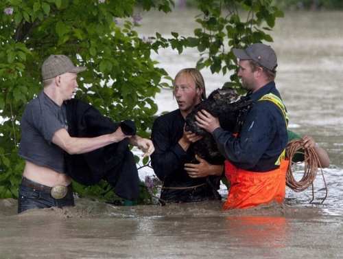 pb-130621-cat-floods-da-02_photoblog900.jpg