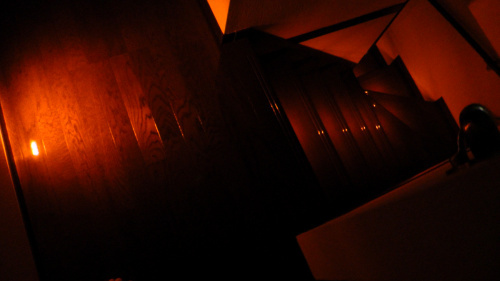 廊下のLED保安灯と階段灯