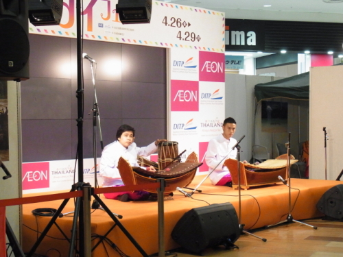 20130427レイクタウン1 タイフェア・音楽.jpg