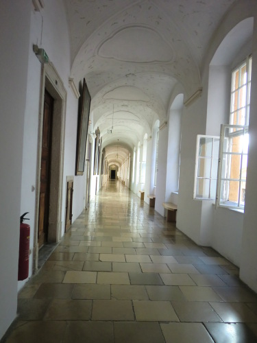 CIMG1332修道院中の廊下.JPG