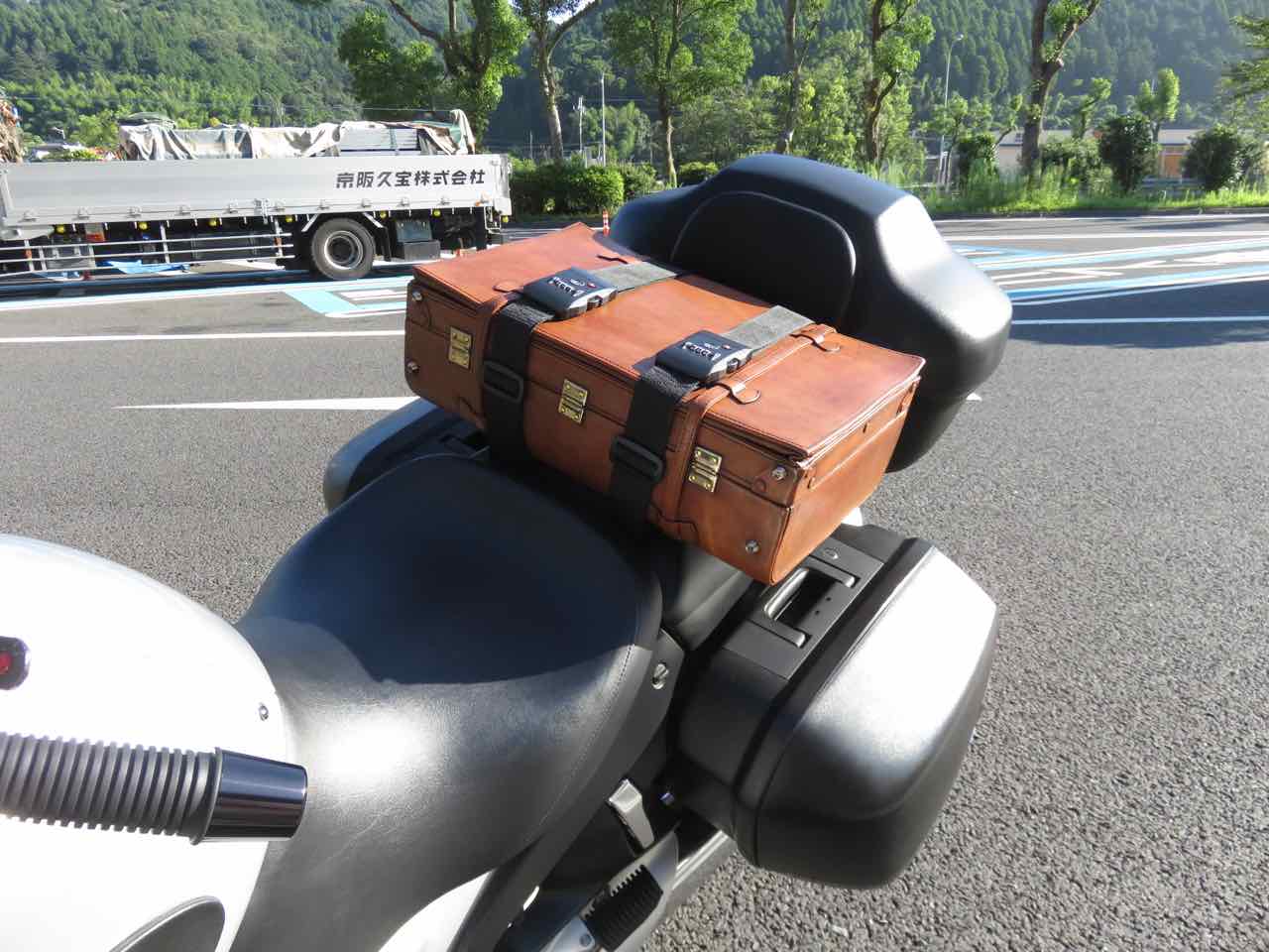 バイクに革トランク載せ隊」初陣（ういじん） 〜旅バイク完成〜 | 人が 