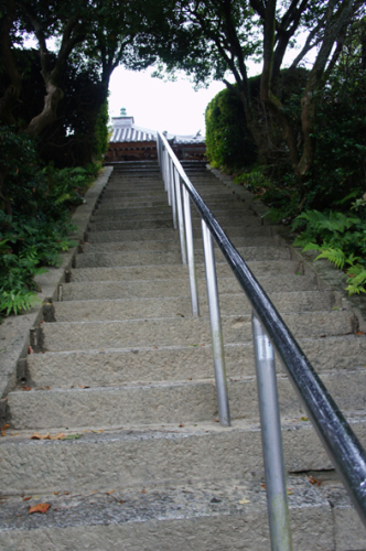 延命寺大師堂へつづく階段.jpg