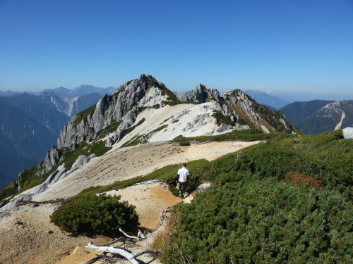 燕山荘から燕岳.jpg