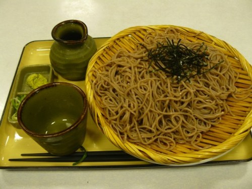 P1760620 (640x480)140705恵那峡ＳＡのざる蕎麦大盛り(フードコート).jpg