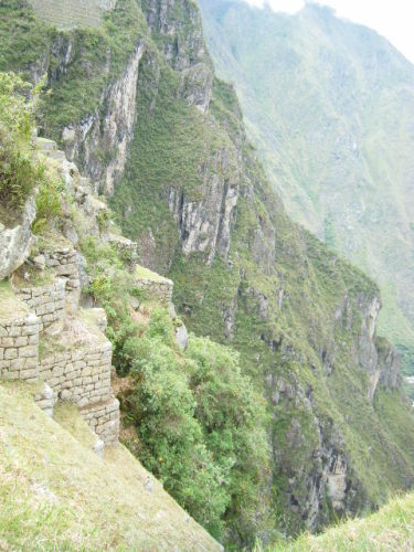 マチュピチュ遺跡こんな切り立ったところにあります(41).JPG