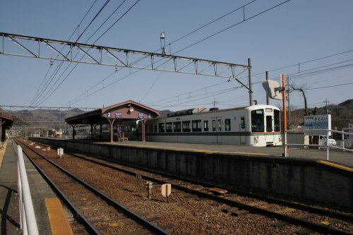 Seibu 4000 Series stopping at Nagatoro