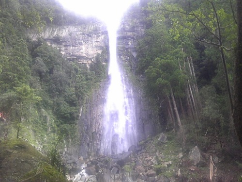 那智の大滝(遠くから).JPG