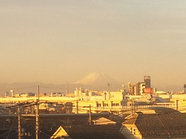 朝靄(もや)の富士山(７時)