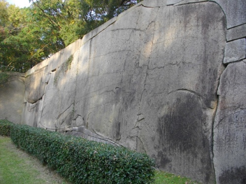 大阪城二の丸京橋口枡形鏡石.JPG