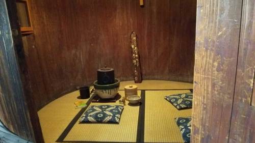 20150418上田29 酒樽の茶室内部.jpg