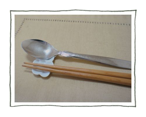 白い食器のお店M’home style プルメリアの箸置き