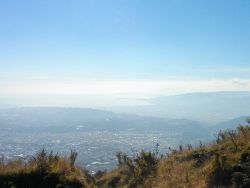 塔ノ岳二ノ塔から相模湾 (500x375).jpg