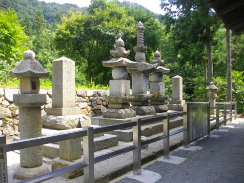 天目山景徳院武田勝頼墓所 (3) (500x375).jpg
