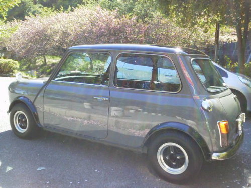 野呂山中腹（洗車後のミニクーパー）斜め後ろ