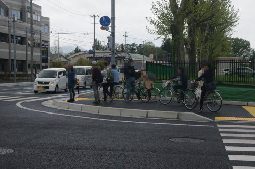 横断 歩道 自転車 降りる