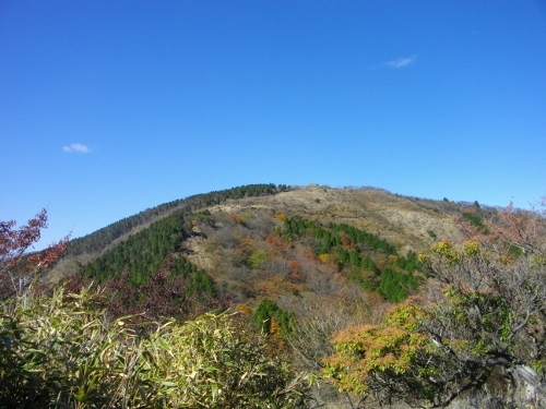 塔ノ岳二ノ塔から三ノ塔 (500x375).jpg