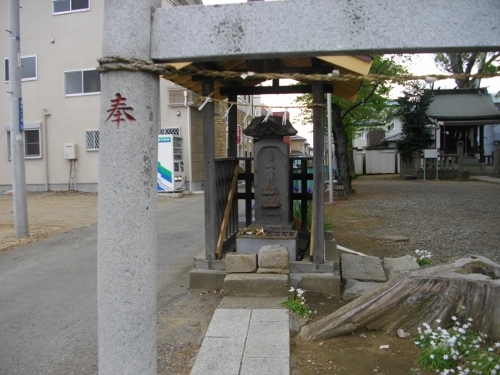 中仙道上尾宿愛宕神社庚申塔 (500x375).jpg